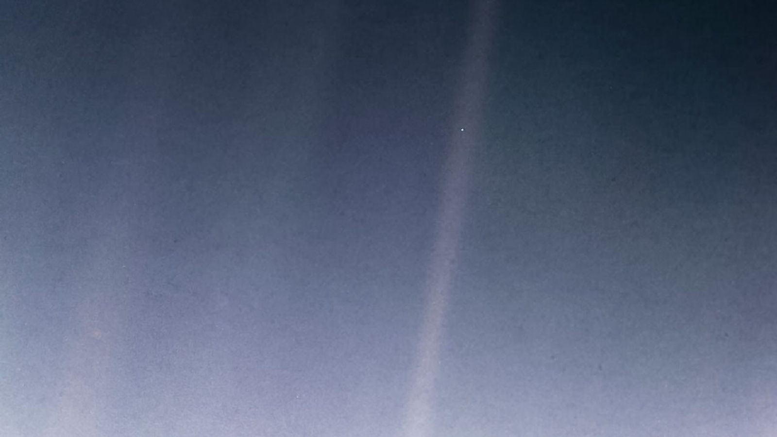 Earth as a “pale blue dot” from 6.1 billion kilometers away.